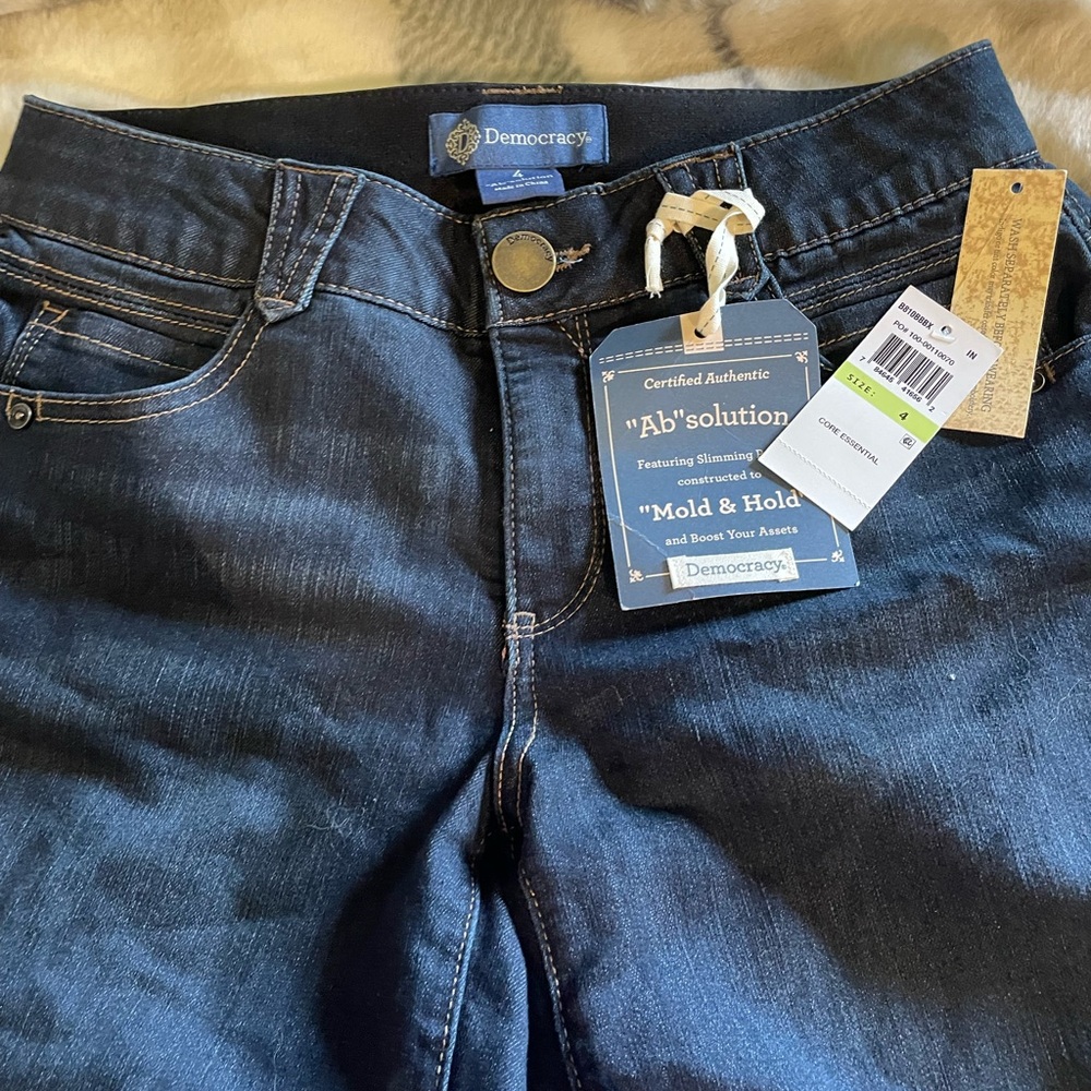 Democracy women’s Bermuda size 4